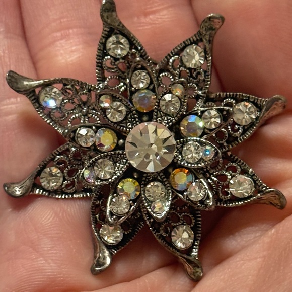 3/$18 Elegant Rhinestone Floral Brooch - Picture 4 of 10
